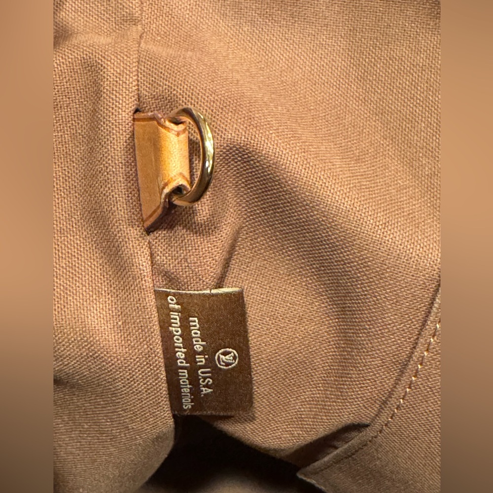 Louis Vuitton Monogram Leather Totally PM with Zipper Closure - Picture 10 of 10